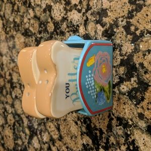 Pioneer woman salt and pepper shaker